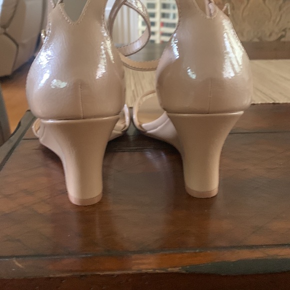 Naturalizer Vera Sedge tan wedges only worn once excellent condition - Picture 2 of 5